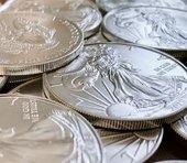 銀地金が足りない。米国造幣局がシルバーコイン生産延期、何が起きている？