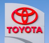 トヨタ株価低迷…買いの好機か？なぜ3期連続減益に？関税影響と投資のポイントを解説＝峯岸恭一