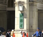 消費税減税の世論調査に隠されたカラクリ。若者7割が賛成なのに高齢者だけが反対に回る本当の理由＝大村大次郎