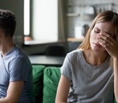 妻の収入が高いと夫のストレスに。英研究で明らかになった円満に稼げるラインとは＝川畑明美