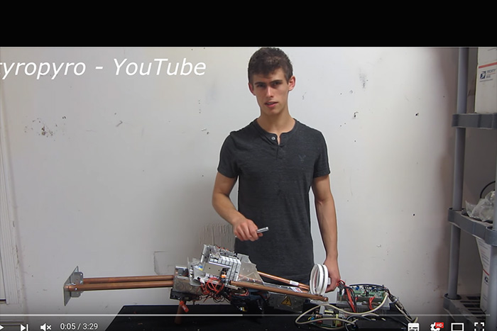 完成していたのか!? 通常の4万倍、手作り「レーザー兵器」の凄まじい破壊力