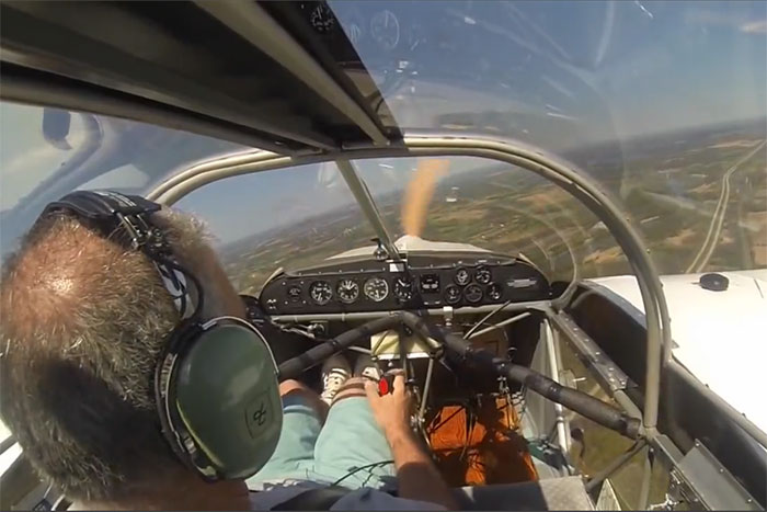 小型飛行機のエンジンが突然停止！パイロットが決死の着陸を試みる衝撃動画