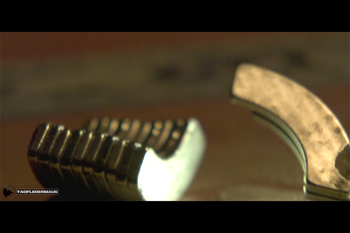 スローカメラがとらえた「磁石が引き合う瞬間」がそこはかとなくエロス…