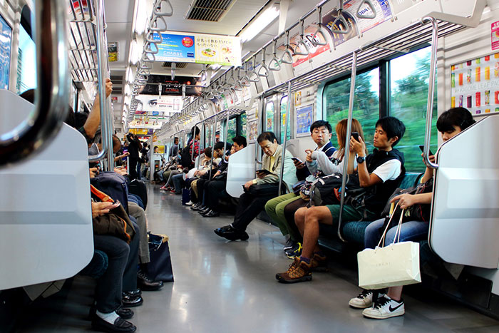 電車で知らないお父さんに「菊名で起こして」と頼んだら…まさかの結末に！