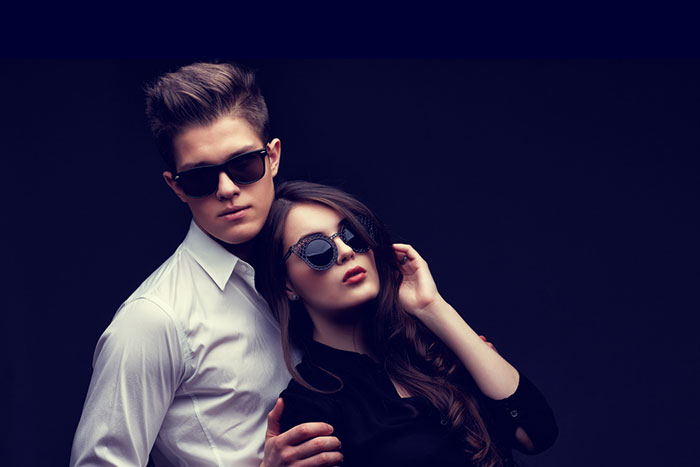 フルチン危機一髪！ 撮影中にズボンがずり落ちたモデルの「プロ根性」が凄い