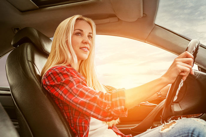 九死に一生！テスラの自動運転システムが事故を神回避する動画まとめ