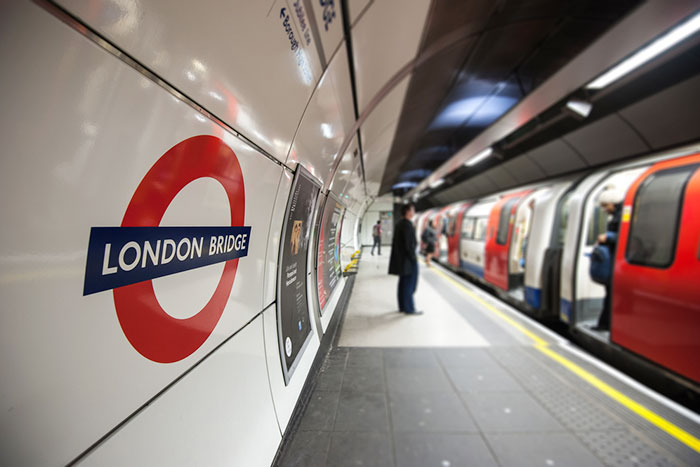 人間は乗り遅れた電車に次の駅で追いつけるか？「ヒトvs地下鉄」の究極バトル！