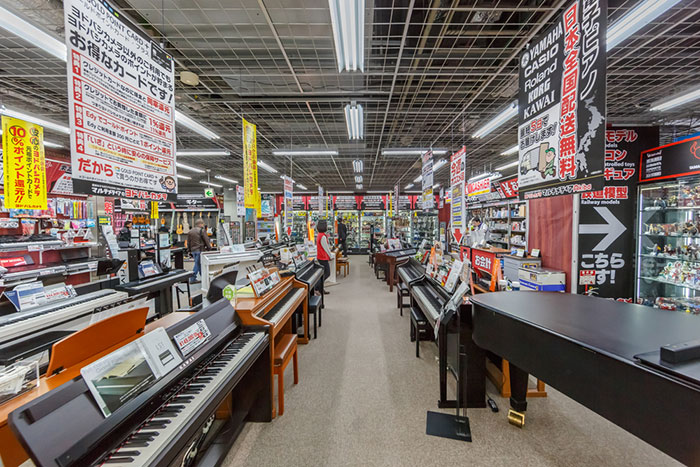 ヨドバシで客同士が奇跡のピアノセッション♪見事な演奏に聴き惚れる人続出