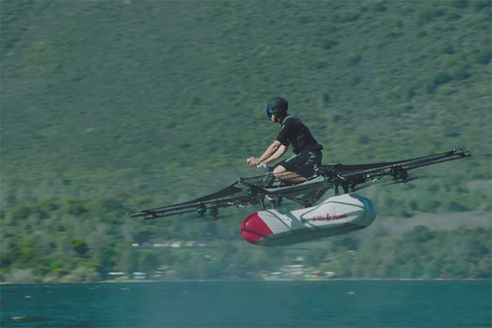 テメーらデッパツすっぞ！最強の「空飛ぶ水上バイク」2017年内発売へ