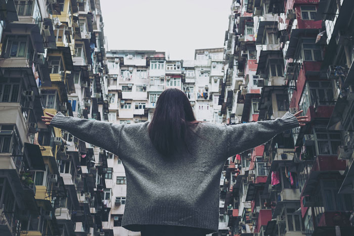 ほぼテロ。中国の「予告なし」高層ビル爆破解体で逃げ惑う人々【動画アリ】