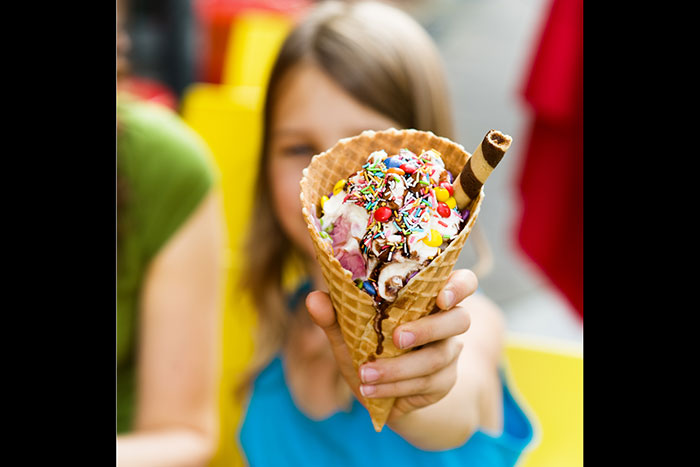 アイスクリーム屋さんの少女が仕掛ける恐怖のドッキリが話題に(動画アリ)