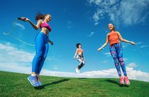 30秒間に226回!「早縄跳び」で新記録をマークした少年の動きがキレキレすぎる 170718nawatobi_eye