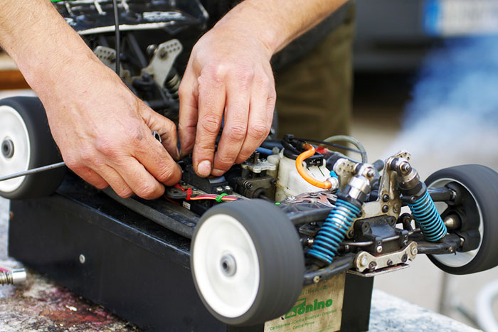 公道最速。普通のクルマより速い時速235km「驚異のラジコンカー」ついに完成！