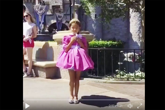 オッサン用も頼む！「回転早着替え」機能付きドレスがこりゃ便利だと評判に