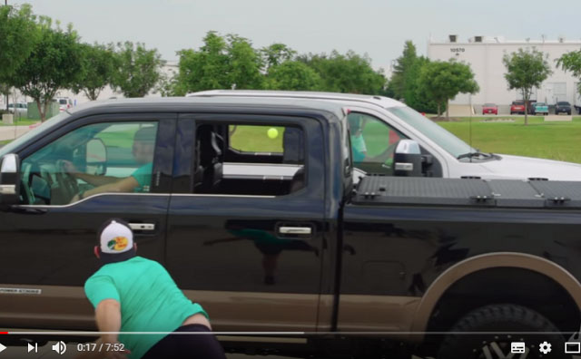 出典：YouTube（Dude Perfect）