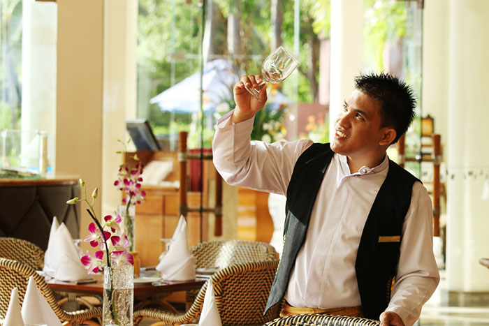 「お客様、申し訳ございません」→中東シリアの労働環境が理想的だと話題に！