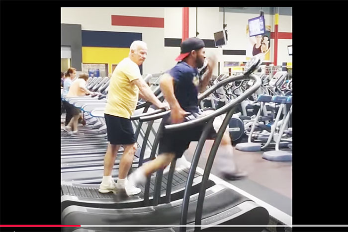 【自分との戦い】ルームランナー世界最速を目指すオッサンが盗撮される！