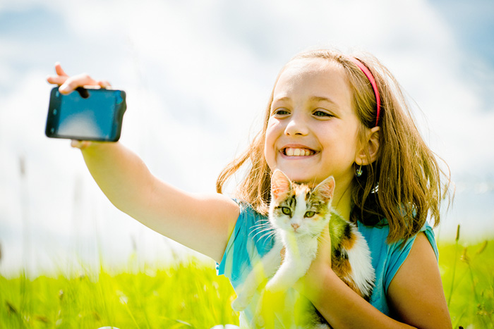 インスタ映え優先の世相に一石。「#ねこの写真ヘタクソ選手権」11選♪