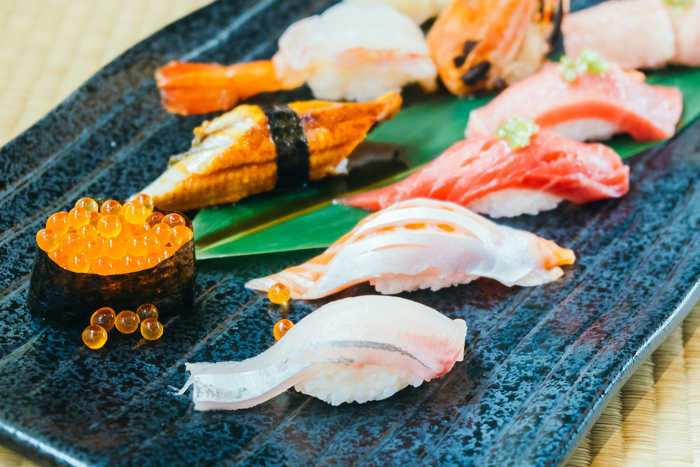 エロか芸術か？フランス人アーティストによる女体寿司「RAW（生）」完成！