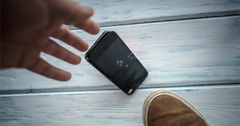 20171113_smartphone Falling_eye