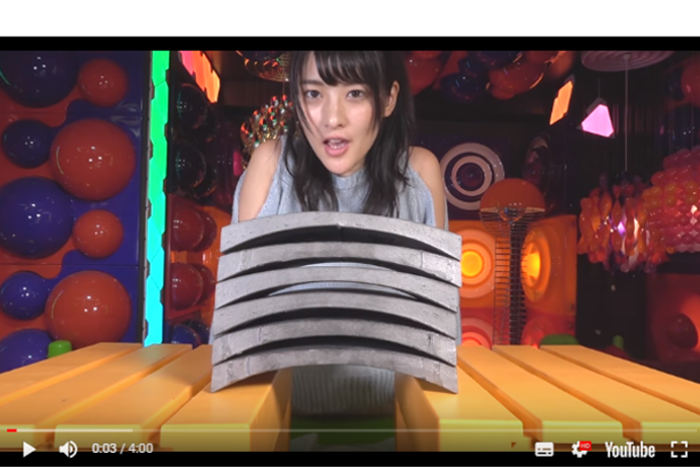 神乳Ｇカップ地下アイドルが秘技「おっぱい瓦割り」に挑戦！その結果は…