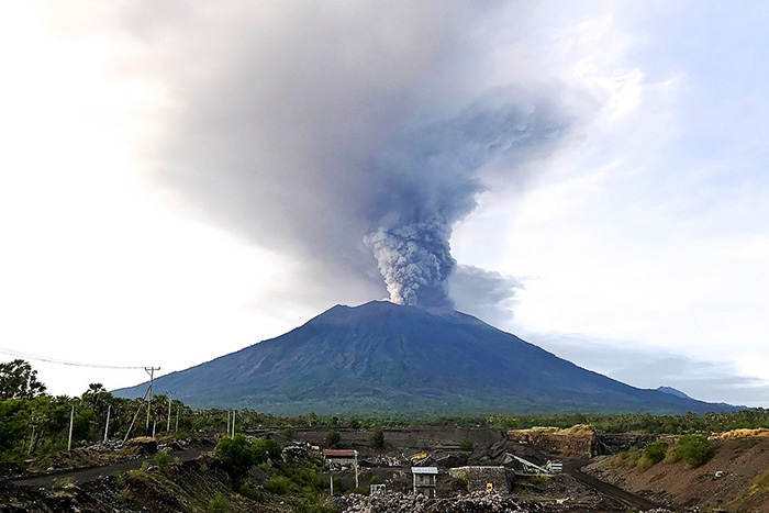 バリ島大噴火は、誰もが無防備な「地球寒冷化」のトリガーとなるか？＝浜田和幸