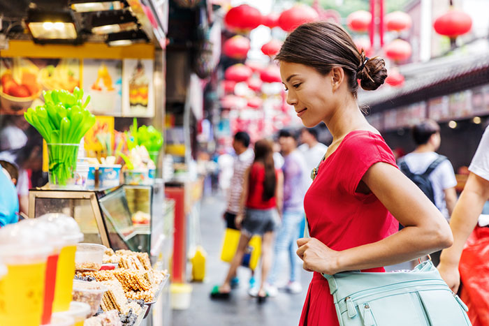 ローストチキンを見つめて「大長考」に沈む中国のワンちゃんが超人気者に！