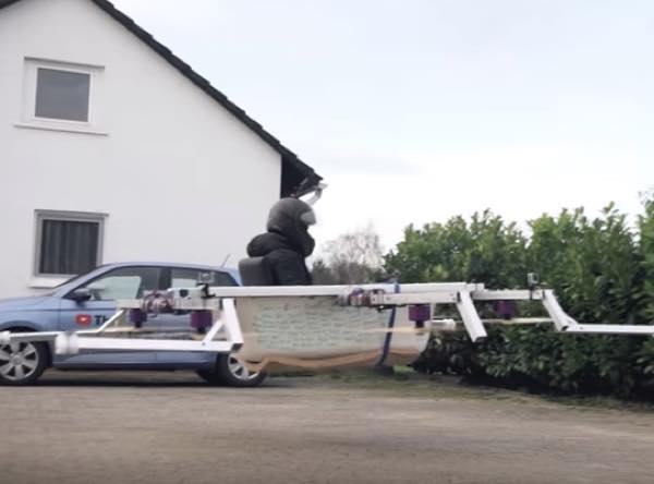 出典:YouTube(The Real Life Guys)