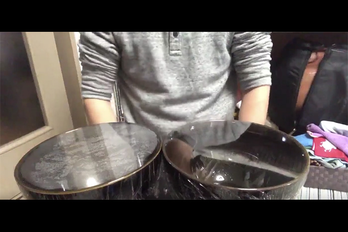 食器演奏おじさんの大発明「丼とサランラップで作った太鼓」の音色が本格的！