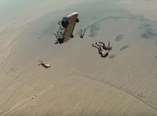 出典：YouTube（ViralHog）