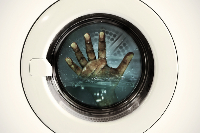 洗濯機から人の手が…。ツイッターに投稿された恐怖写真に震える人続出！