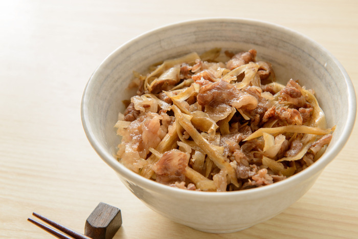 牛丼が自転車のカゴから吹っ飛んだ！ その時、人類は重力の奇跡を目の当たりにする