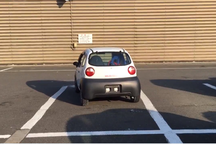 駐車が苦手なら、こうだ！ サーキット直伝の運転技術が斜め上すぎると話題