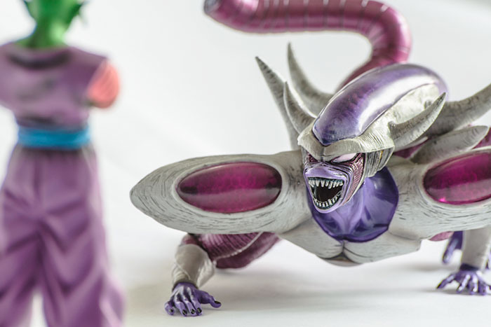 ファン必聴！ フリーザ様にそっくりな車内アナウンスをする車掌さんが大人気♪