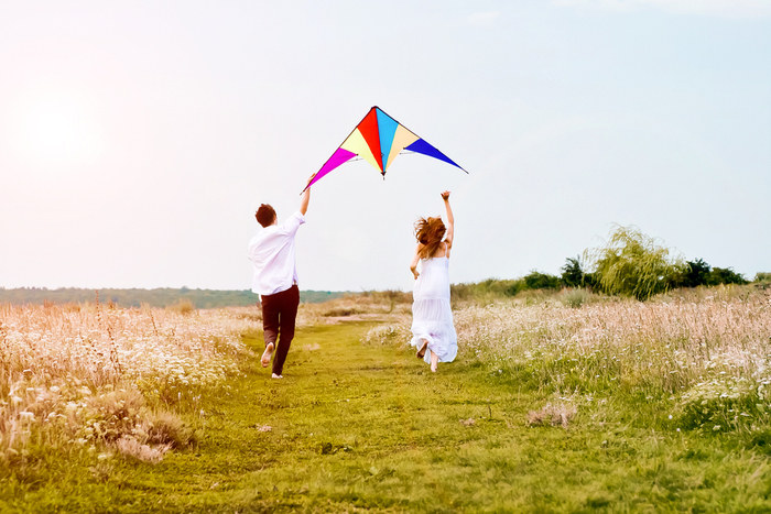 人間って飛べるんだ…？ トリニダード・トバコ流の「凧揚げ」が危険が過ぎると話題！