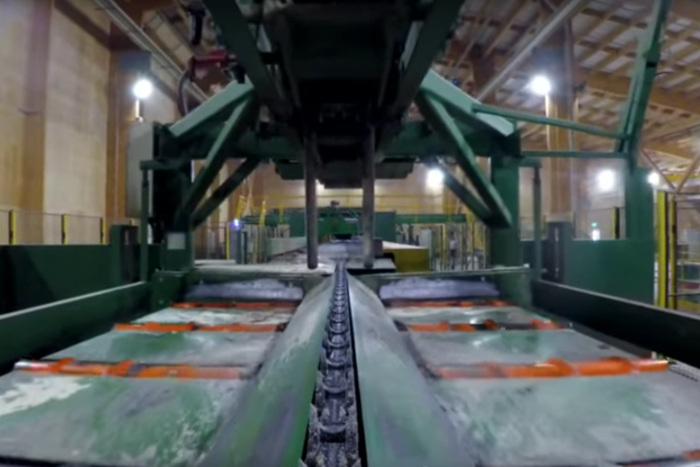 まるでアトラクション！ 木材工場を流れる「丸太」視点の映像がハラハラする♪