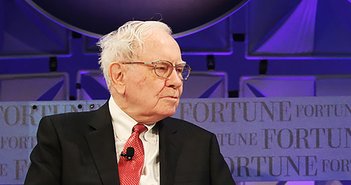 180513WarrenBuffett_eye