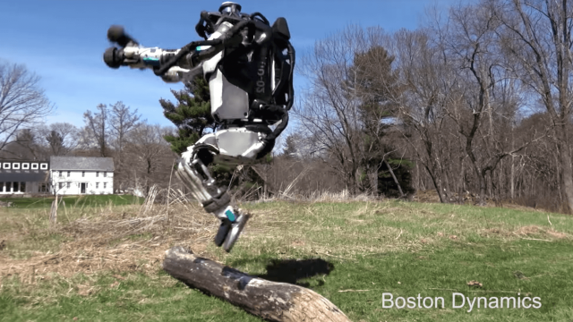 出典:YouTube(BostonDynamics)