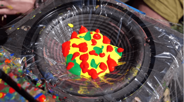 出典:YouTube(The Slow Mo Guys)