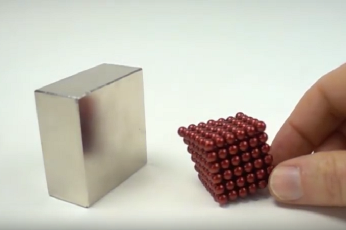 まるで生き物！ 磁石と磁石がぶつかる瞬間を捉えたスロー映像の未来感がすごい♪