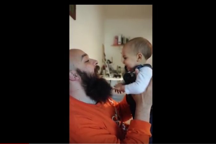 パパ…じゃない!? 濃いヒゲを剃った父親を初めて見た赤ちゃんが可愛いすぎる！