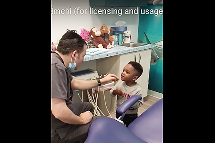 こんな歯医者に行きたい。子どもを笑顔にする魔法が使える先生が存在した！