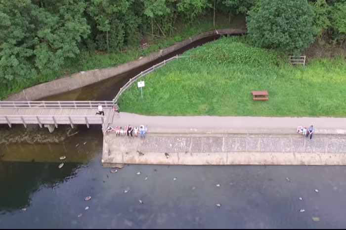 ドローンが操縦不能に…落下から救おうと必至に追いかける男がアツいと話題に！