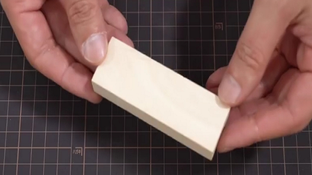 栓抜きが無い…そんなときは、大工さん直伝の「釘と木片で作る栓抜き」が超便利！