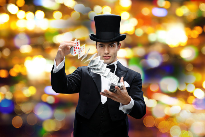 すごくないのに、とにかくすごい!? 全米を震撼させたマジックショーに腹がよじれる！