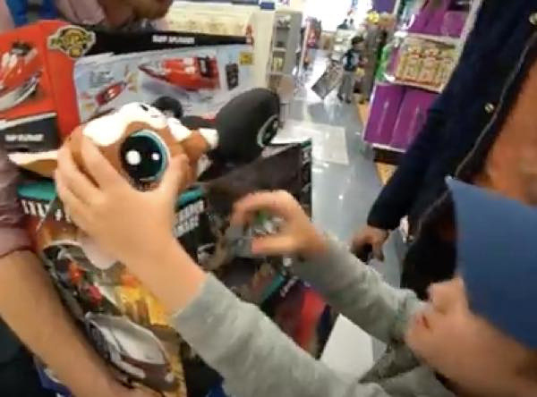 出典：YouTube（Yes Theory）