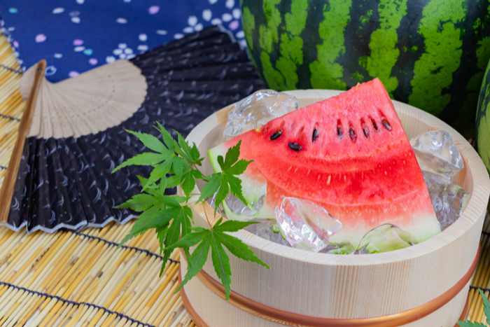 切ったらスイカがめっちゃ笑ってた！ さらにあの有名キャラに見えてくる人も♪