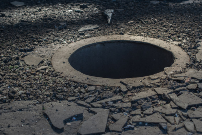 まるで地獄の叫び声？ 深さ450メートルの穴に石を投げ入れたら…轟音がすごかった！