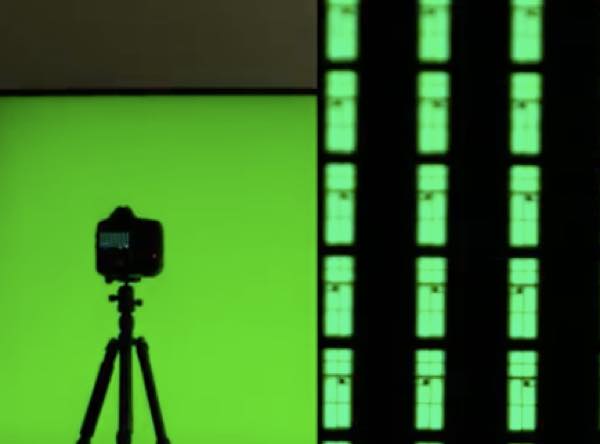 出典:YouTube(The Slow Mo Guys)