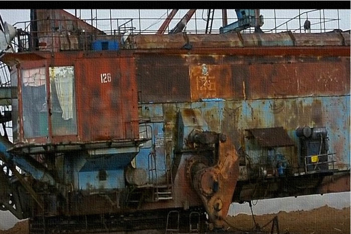 でっかい重機が歩いて移動？ 実用的な機能も、まるで『ハウルの動く城』と話題！